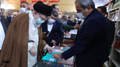 بخشی از مصاحبه مقام معظم رهبری در نمایشگاه کتاب تهران بخشی از مصاحبه مقام معظم رهبری در نمایشگاه کتاب تهران