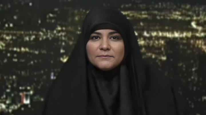 گریه‌های سحر امامی حین خواندن دکلمه برای رهبر شهید
